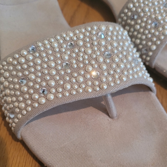 Stuart Weitzman Off White Sandals with White Beads & Silver Sequins - Picture 3 of 7